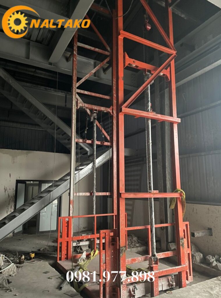Tối ưu chi phí đầu tư trạm trộn bê tông với thang nâng hàng thủy lực 3 Trạm trộn bê tông