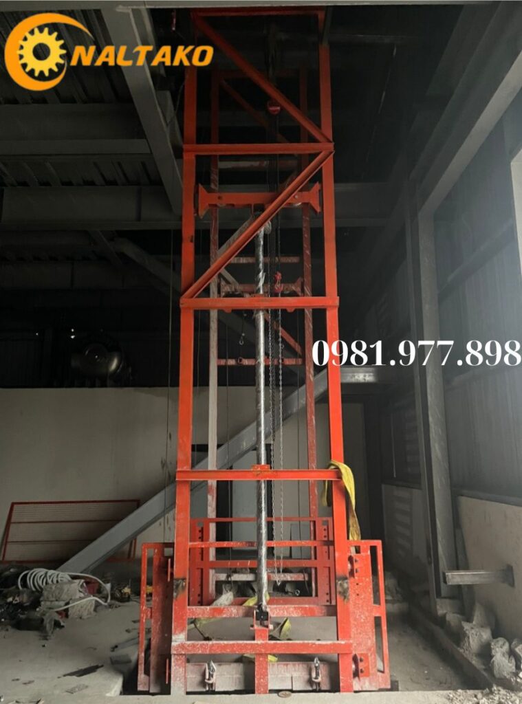 Tối ưu chi phí đầu tư trạm trộn bê tông với thang nâng hàng thủy lực 4 Trạm trộn bê tông