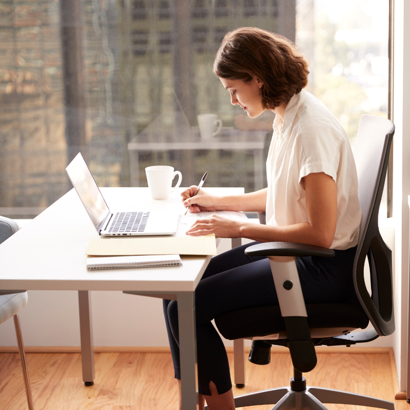 Hướng Bàn Làm Việc 2025: Bí Quyết Chọn Hướng Hợp Mệnh Kích Tài Lộc & Sự Nghiệp 3 Hướng Bàn Làm Việc 2025